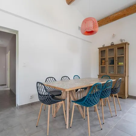 Cosy With Pool, Cleaning Included Tatil Evi
