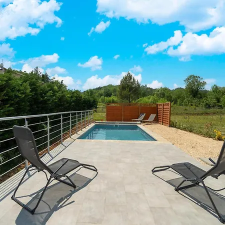 Cosy With Pool, Cleaning Included Tatil Evi Saint-André-de-Roquepertuis