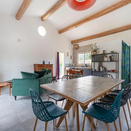 Cosy With Pool, Cleaning Included Tatil Evi